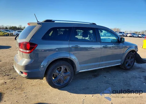 2019 Dodge Journey Crossroad z USA, uszkodzony, nr VIN 3C4PDDGG4KT739049